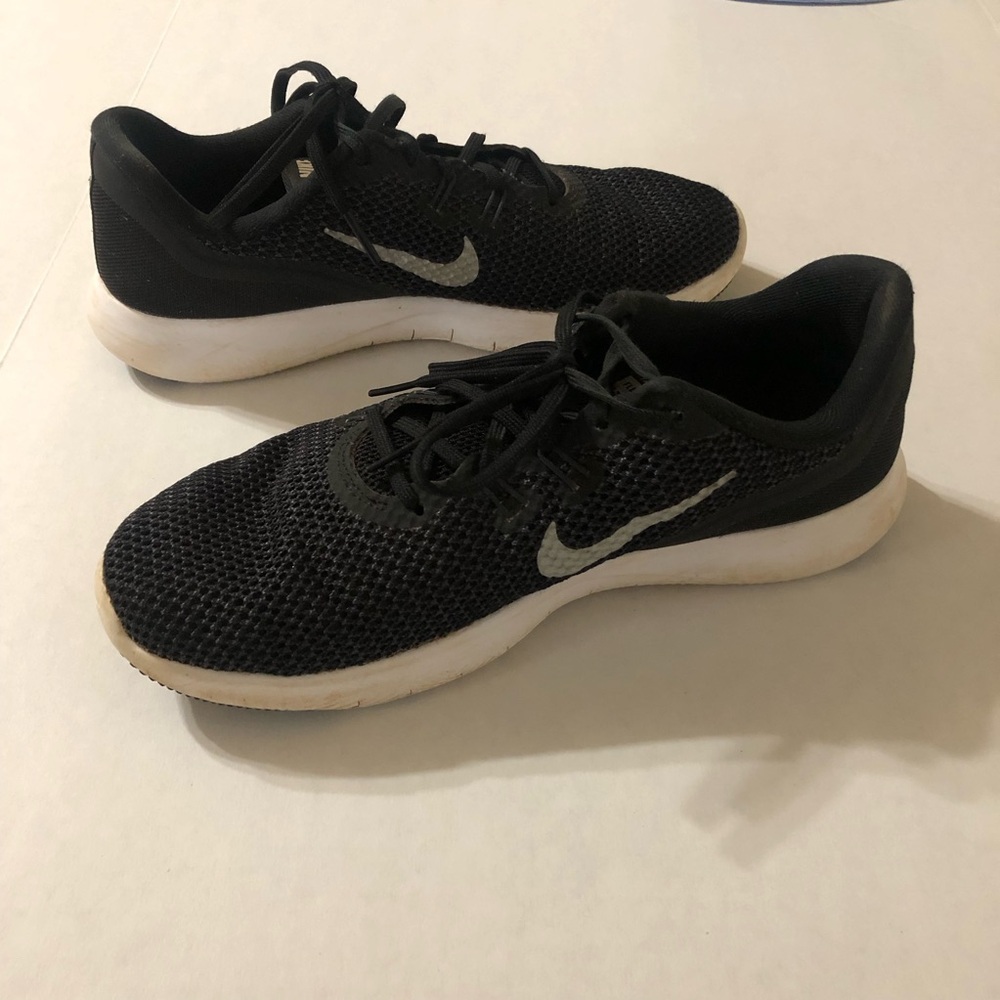 Nike Training Flex TR 7 women size 8.5 US 6 UK
Black White tennis shoes sneakers